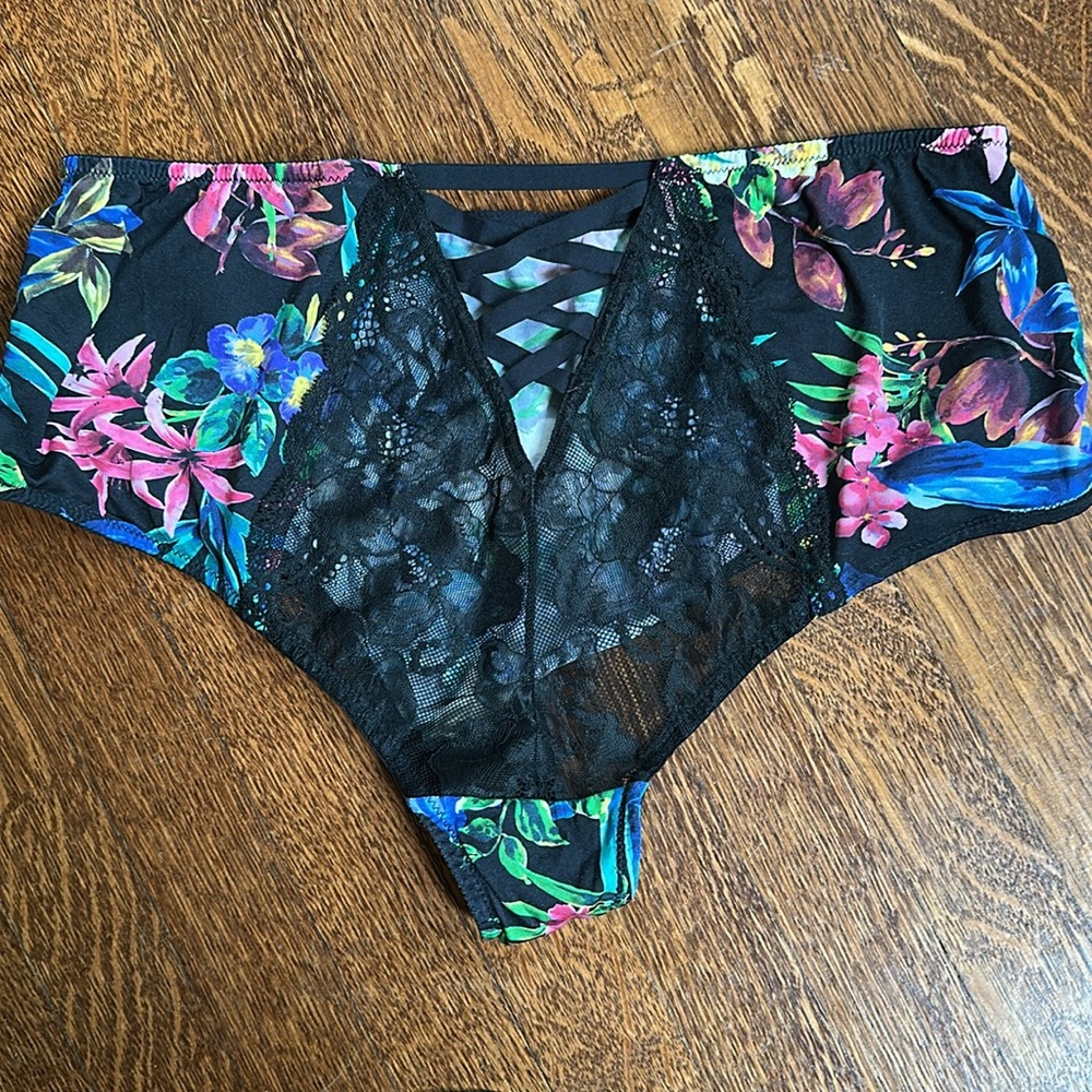 Cacique Floral & Lace High-Waisted Brief Panty – Size 14/16